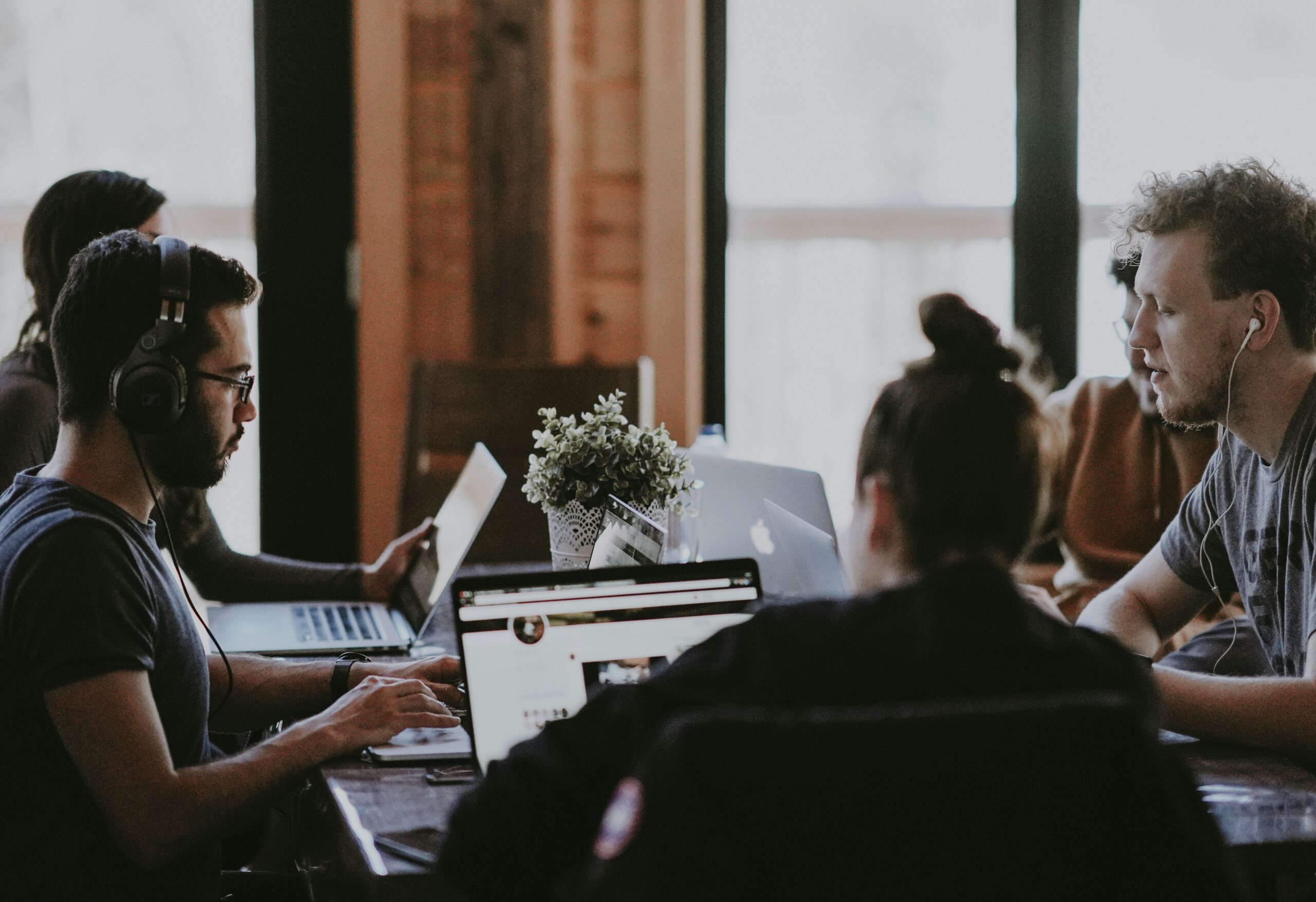 The Real Difference Between Outsourcing and Nearshoring (and Why It Matters Now)